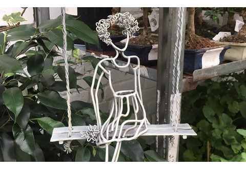 Декоративное изделие для сада из металла Качели